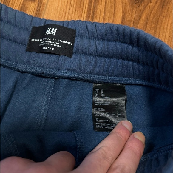 Selling this blue nice shorts because its too simple - Picture 2 of 2